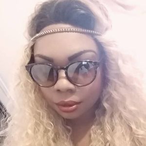 Meet your Posher, Shauna-gay