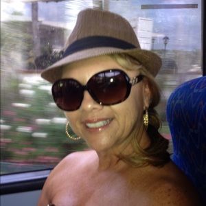 Meet your Posher, Yolanda