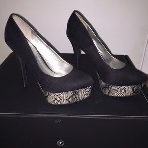 Snake print platform