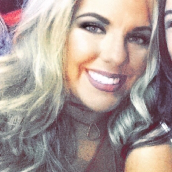 Meet your Posher, Tori - Picture 1 of 1