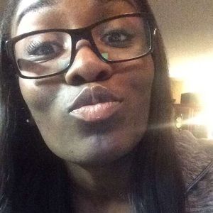 Meet your Posher, Alexis