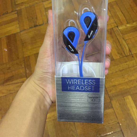 Brand new Bluetooth wireless headphones - Picture 1 of 3