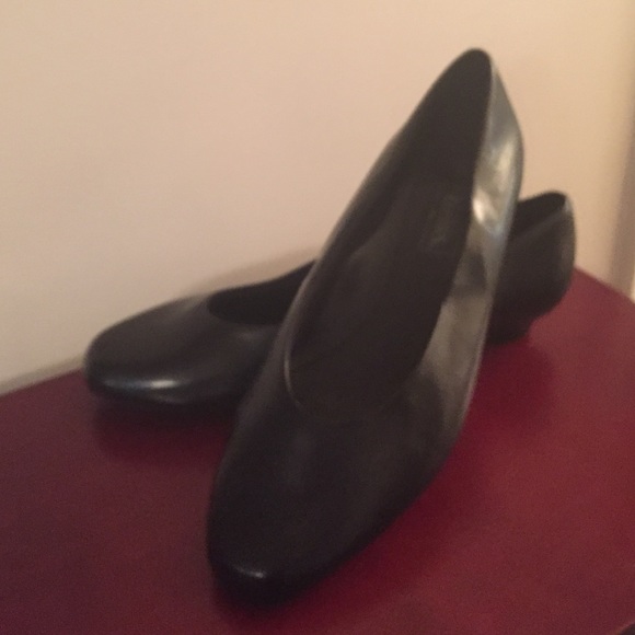 NWOT Black Flats