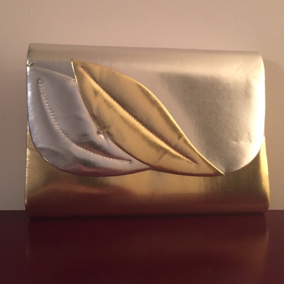 👛 Just Reduced 👛 NWOT Gold and Silver Clutch
