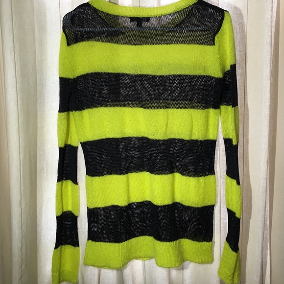 Women's loose knit wool blend sweater. Sz M - Picture 3 of 4