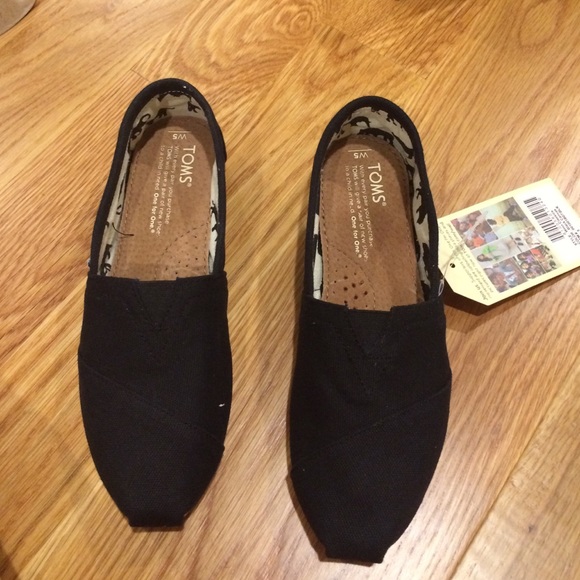 TOMS Black size 5