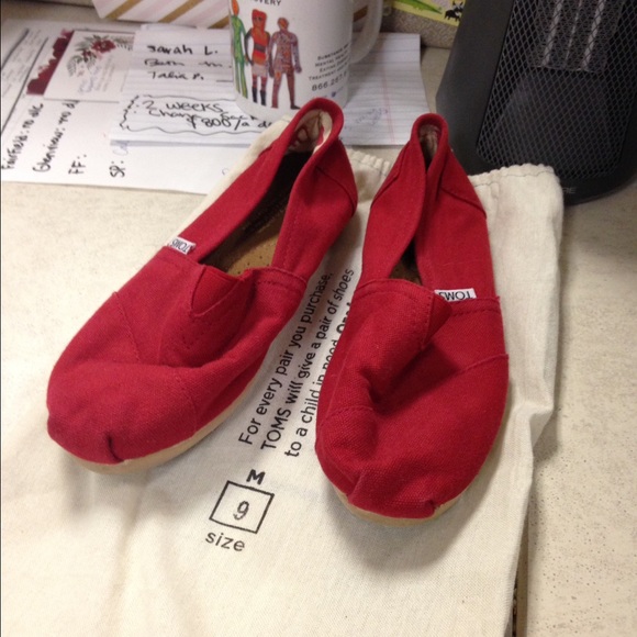 Red Toms Size 6