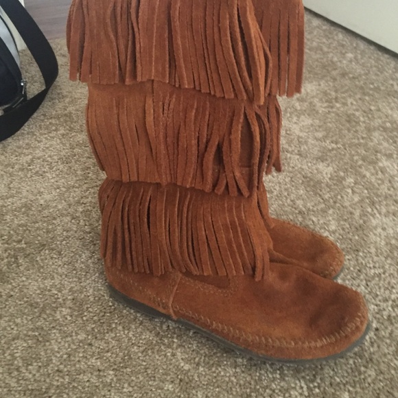 Minnetonka fringe boots