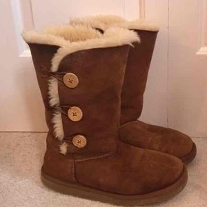 **24 HOUR SALE**UGG Bailey button triplet
