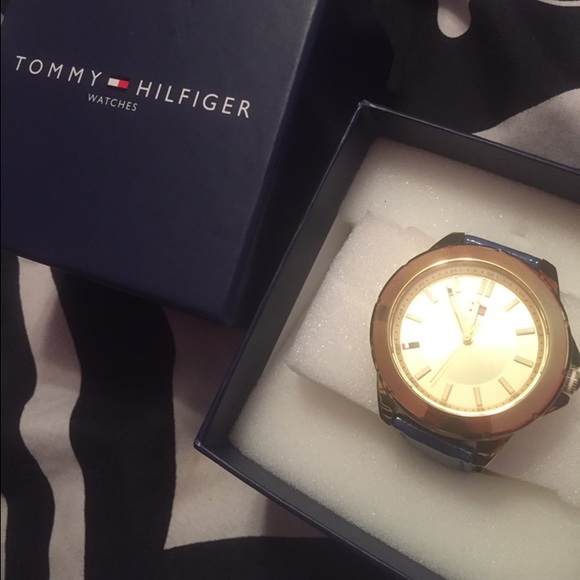 Tommy Hilfiger gold watch - Picture 2 of 2
