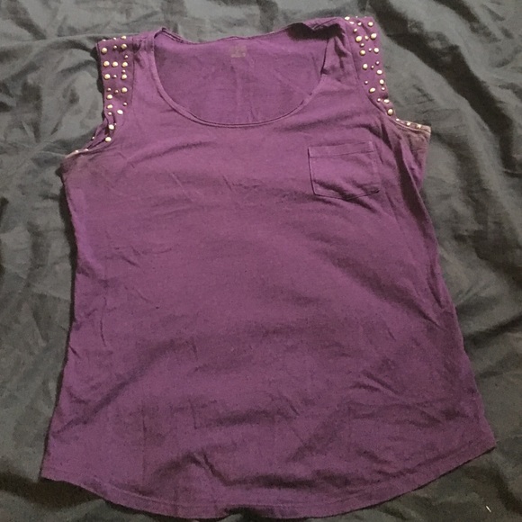Sleeveless purple tops with studs - Picture 2 of 3