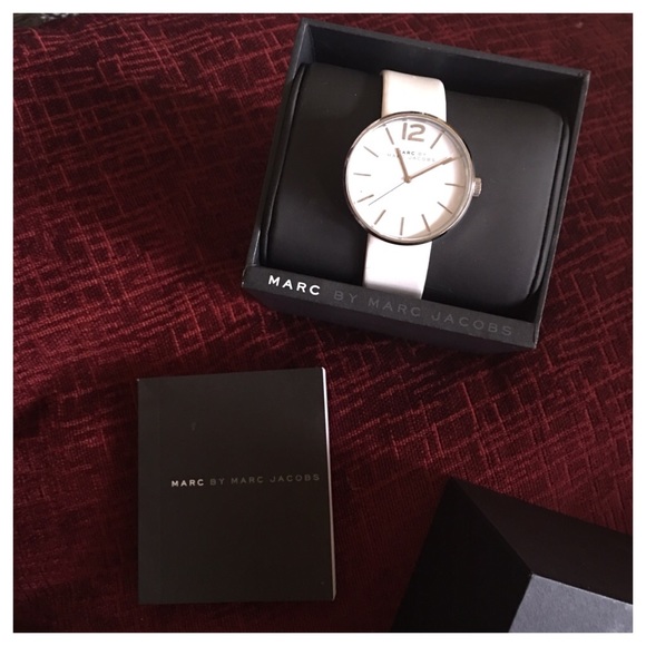 Marc Jacobs Accessories - Marc Jacobs White leather Watch