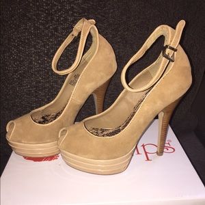 Two Lips ankle strap pumps