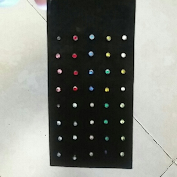 SOLD!!!Body Jewelry...38 monroe,lip,nose studs - Picture 4 of 4