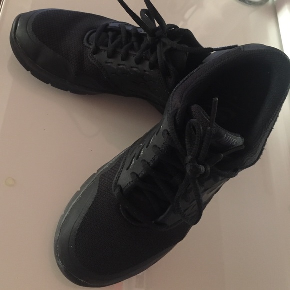 Shoes - Picture 2 of 3