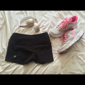 Lululemon Boogie shorts Sz 2