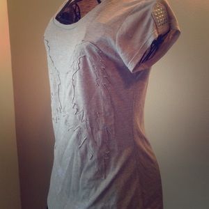 💟Studded sleeve angel wings on front top