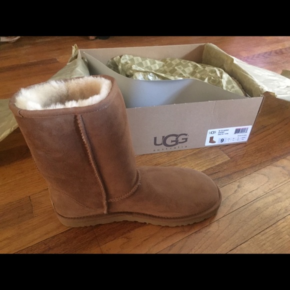Size 9 Classic short Ugg boots (camel color).