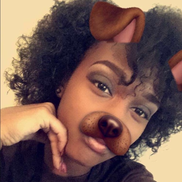 Meet your Posher, Olivia