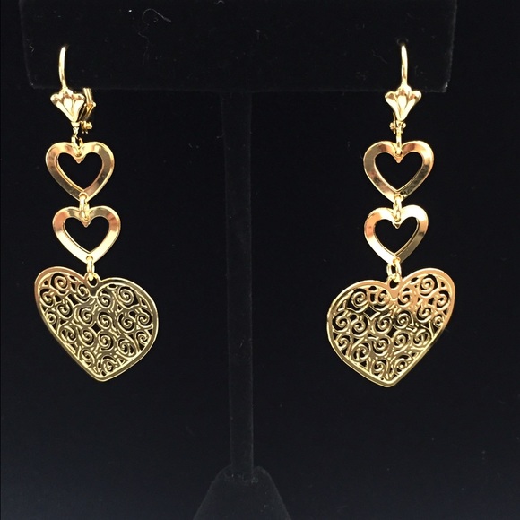 ❤️ heart earrings ❤️