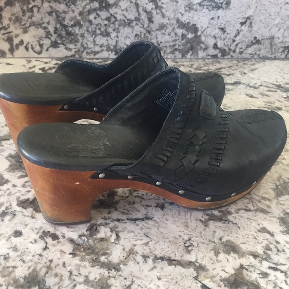 Ugg shoes 7 - Picture 2 of 3