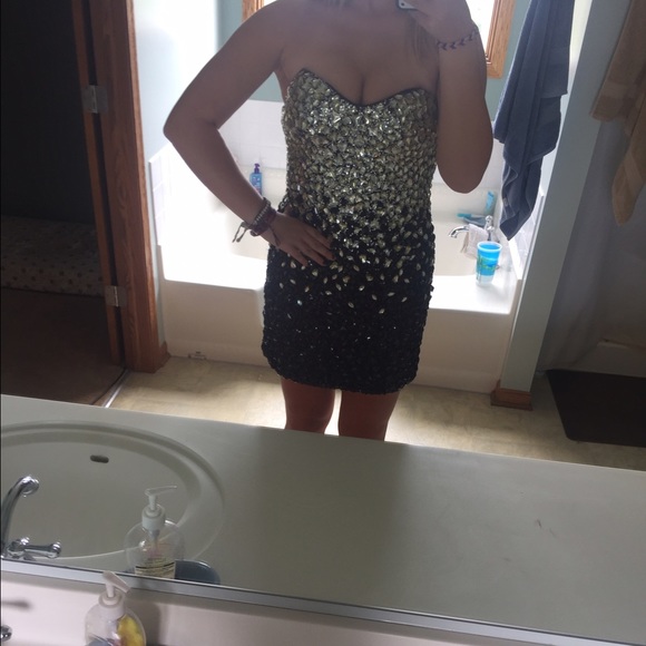 Homecoming/ formal dress - Picture 1 of 3