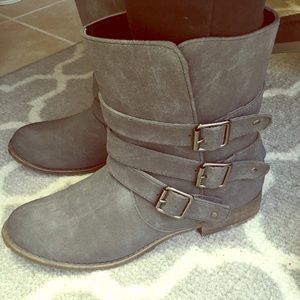 Grey ankle boots.