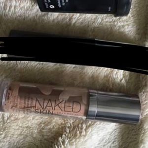 Urban Decay Naked Skin Foundation in 6.5