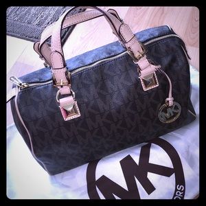 Michael Kors Lg brown Grayson purse with dust bag