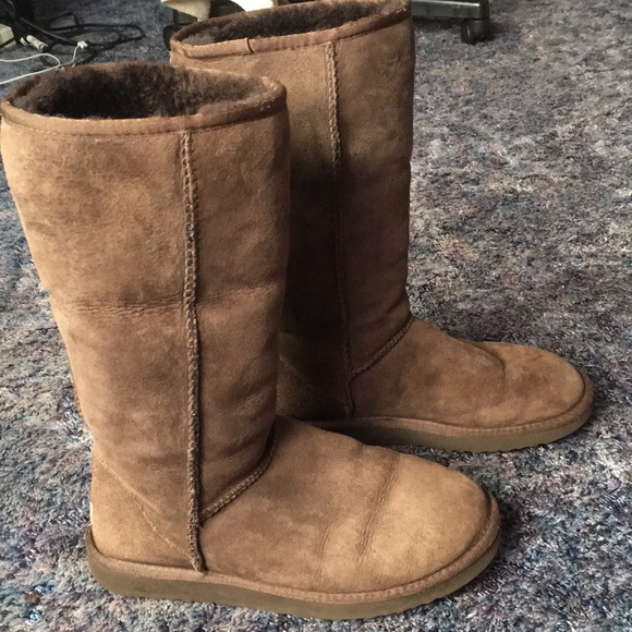 Women's tall chocolate Ugg boots - Picture 2 of 4
