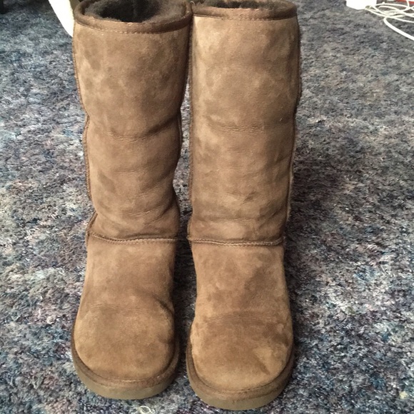 Women's tall chocolate Ugg boots - Picture 3 of 4