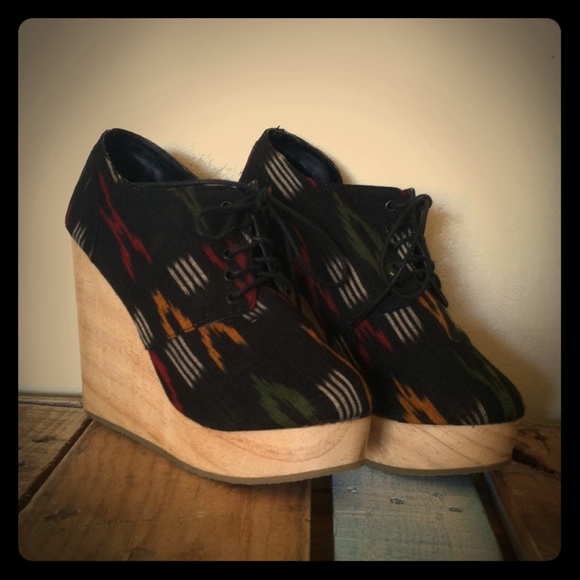 Deena & Ozzy ethnic print platform booties