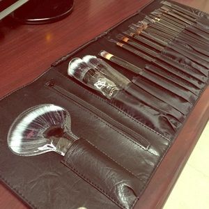 Coastal scents brush set brand new!! Only 19 piece