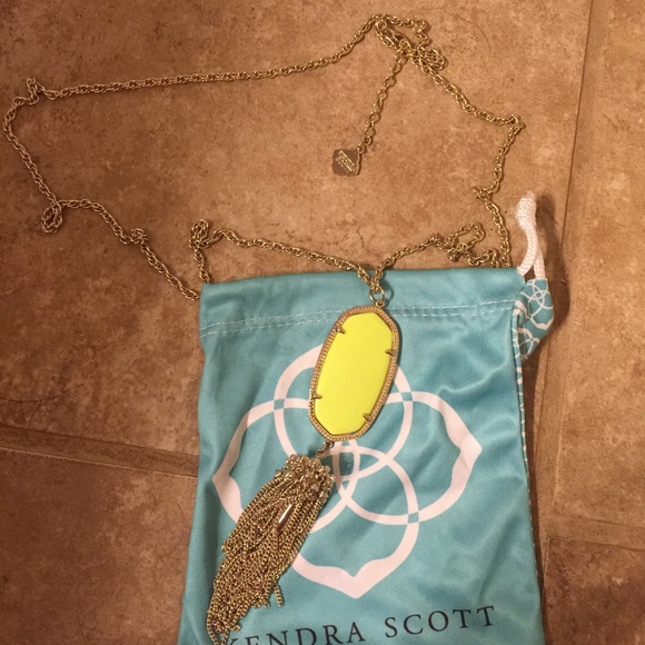 Kendra Scott necklace