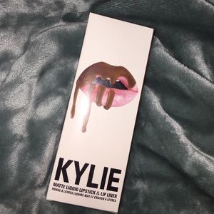 Kylie lipkit in shade True Brown K