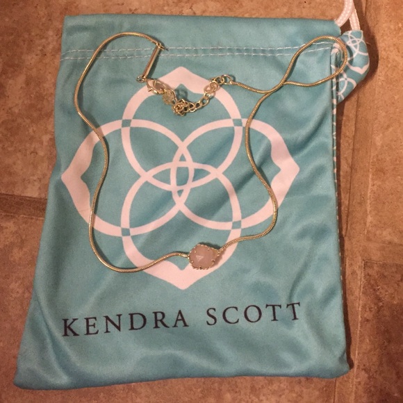 Kendra Scott necklace