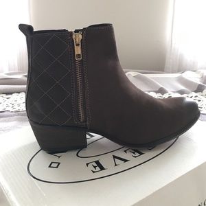 NWT/Never worn! Steve Madden NYRVANA booties