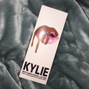 Kylie lipkit in shade Dolce