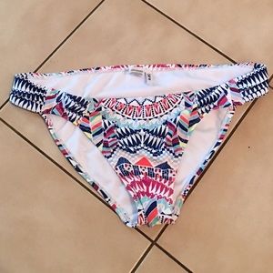 ⭐️ Bar III tribal patterned bikini bottoms Sz XL⭐️