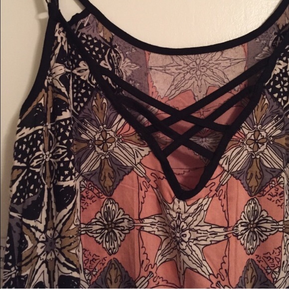 pocketed romper with pom-pom details - Picture 2 of 4