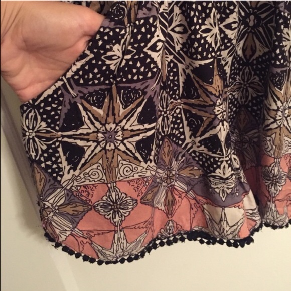 pocketed romper with pom-pom details - Picture 3 of 4