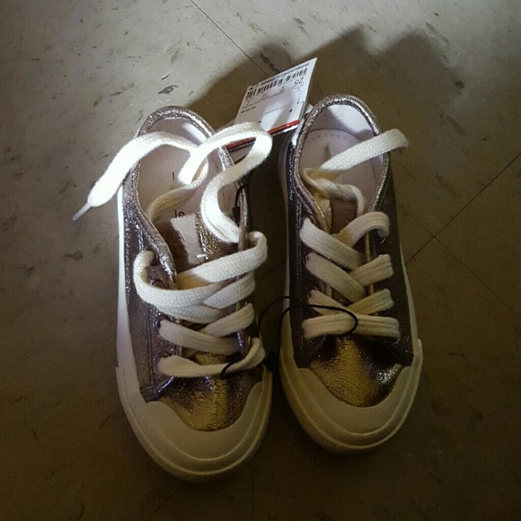 Bronze sneaker. Size 25, us/UK 8