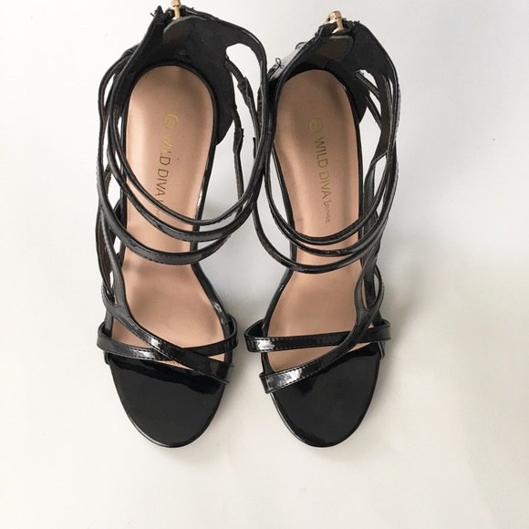 🚫SOLD LOCALLY🚫Black Patent Leather Heels - Picture 2 of 4