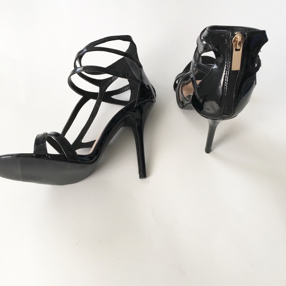 🚫SOLD LOCALLY🚫Black Patent Leather Heels - Picture 3 of 4