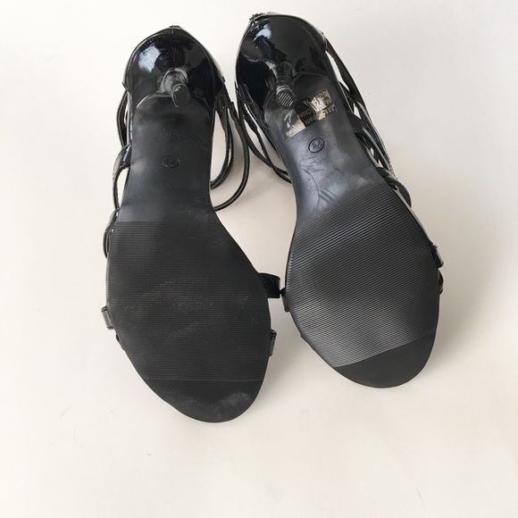 🚫SOLD LOCALLY🚫Black Patent Leather Heels - Picture 4 of 4