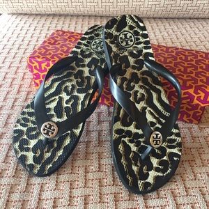 Tory burch leopard flip flops