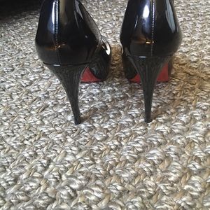 Christian Louboutin, Lady Peep Patent Pump