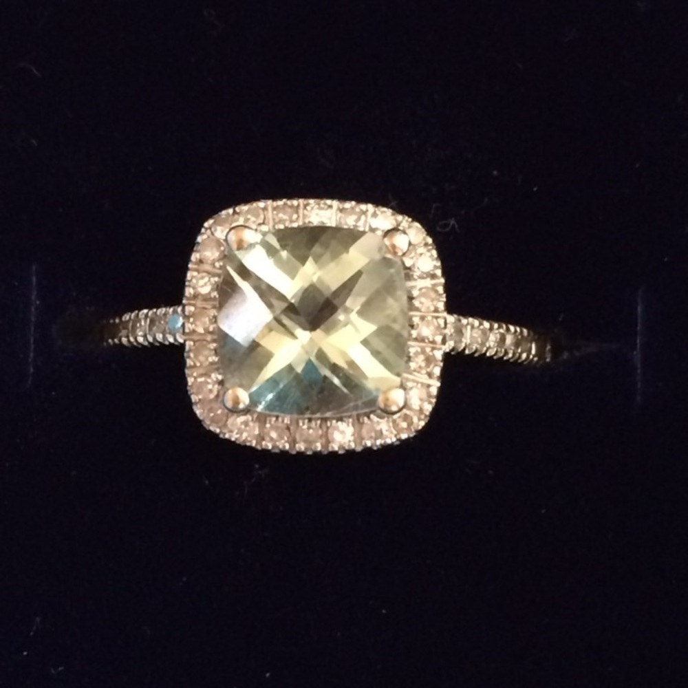 White Gold Ring with Green Quartz & Diamond
