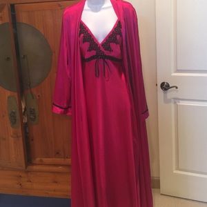Matching nightgown and robe fuschia pink XL