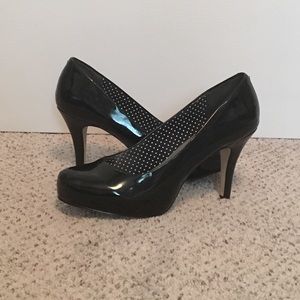 Black Pumps